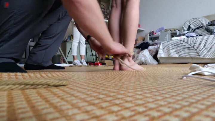 绳之韵 美脚女孩小诺报道第一拍（第二集）蒙眼封嘴片足吊，花样百出虐小脚 Preview 3