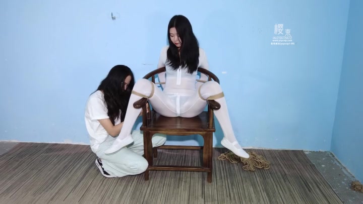 樱束原创 魔术师的挑战 新模糖糖！有上门来挑战脱缚魔术师糖糖，自负的她答应了 Preview 1