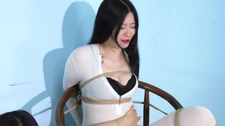 樱束原创 魔术师的挑战 新模糖糖！有上门来挑战脱缚魔术师糖糖，自负的她答应了 Preview 2