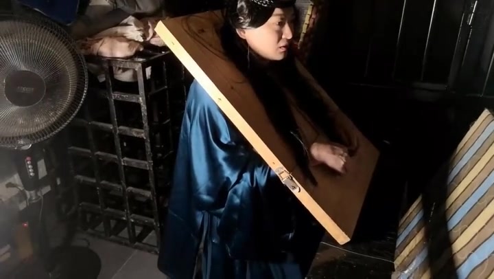 伪娘穿上汉服大战众女S和男S Preview 1
