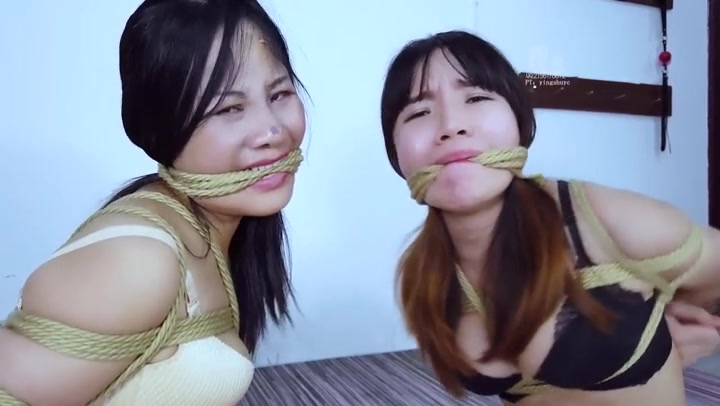 樱束原创 连缚三部曲之对坐缚 莉莉跟小月性感内衣裤出镜对坐缚 Preview 4