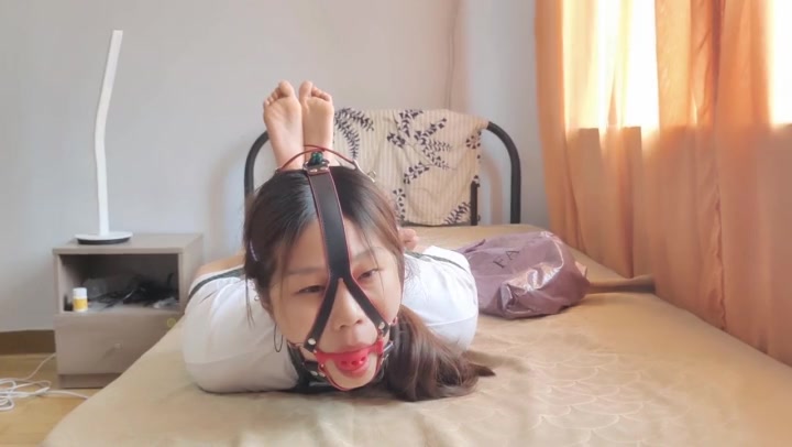 气质美女依然裸足超紧驷马严厉堵嘴 Preview 4
