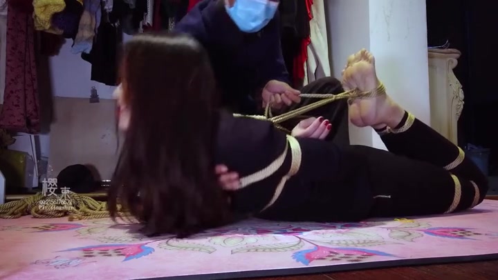 樱束原创 新人Shirley驷马体验 Shirley是一名瑜伽爱好者，突发奇想想用绳艺捆绑来代替瑜伽，于是 Preview 4