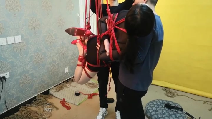 束缘阁 凌宇 黑短衫 爆乳 凌空悬吊飞舞 Preview 3