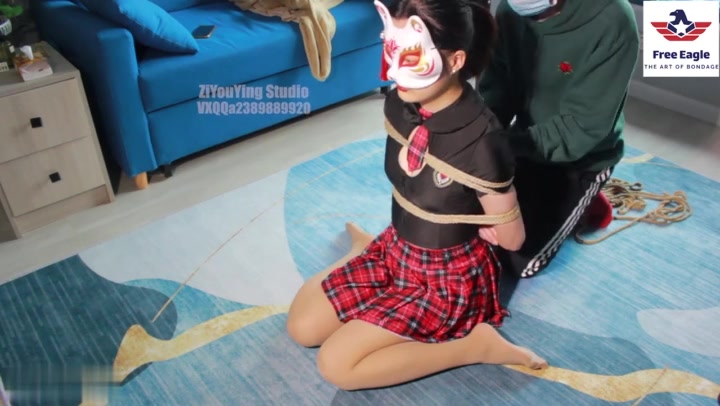 自由鹰束艺 性感美腿小狐狸紧束捆绑羞耻口水不止呻吟！挑战长时间挠脚心虚脱无力反抗 Preview 1