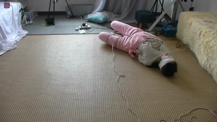 绳之韵 瑾瑜小妹背带裤镣铐游戏（第二集）镣铐驷马自救游戏，蒙眼、原味，难度升级 Preview 1