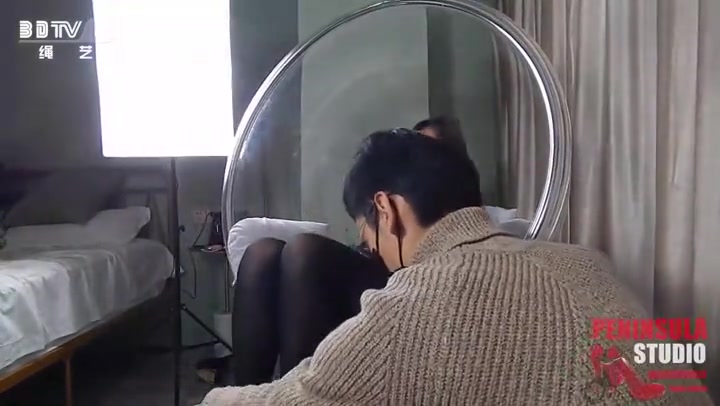 半岛束艺台_传说中的脚蹬裤+白袜，旋转气泡中的TK 海语 Preview 1