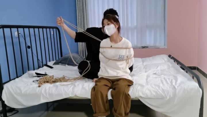 心悦艺束 这身文文传过来的时候让我突然觉得好像“井川里予”啊，驷马玩足 Preview 1