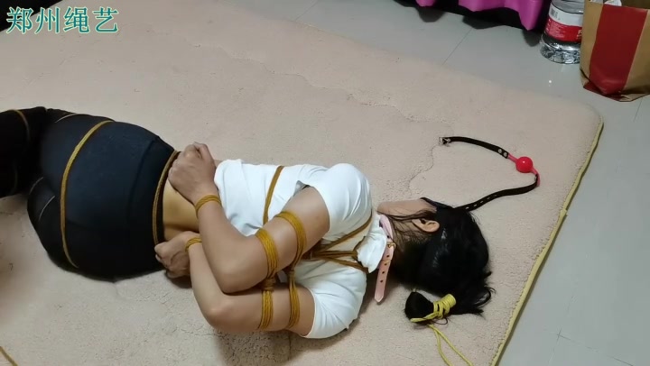 一绳所爱 玥儿极限驷马捆绑，柔软和耐力好强的女孩，极限欧式捆绑. Preview 3