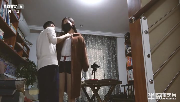 半岛束艺台_一顿操作猛如虎：楼道外出+强制开衣 Preview 1
