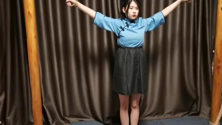 一绳所爱 五四装学生被抓刑讯逼供，老虎凳、吊刑架，鞭子、挠痒，最终学生绑的受不了屈服了 Preview 1