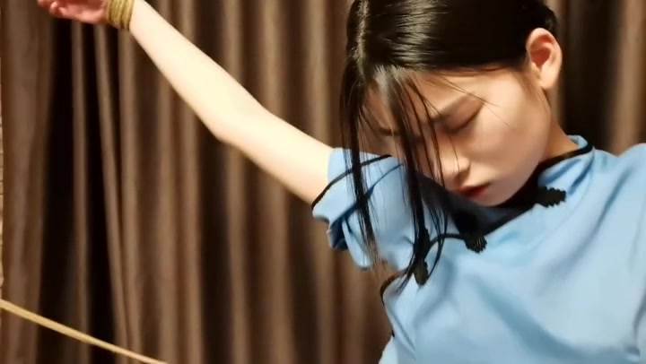 一绳所爱 五四装学生被抓刑讯逼供，老虎凳、吊刑架，鞭子、挠痒，最终学生绑的受不了屈服了 Preview 4