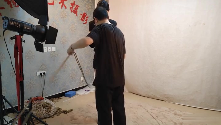 女秘书悬吊 Preview 1