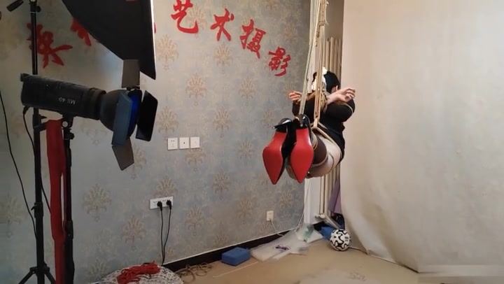 女秘书悬吊 Preview 2