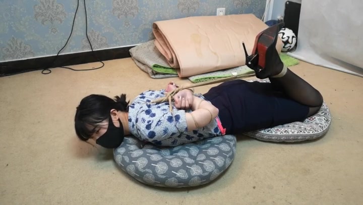 束缘阁 杨蕊 黑丝女空姐. Preview 4