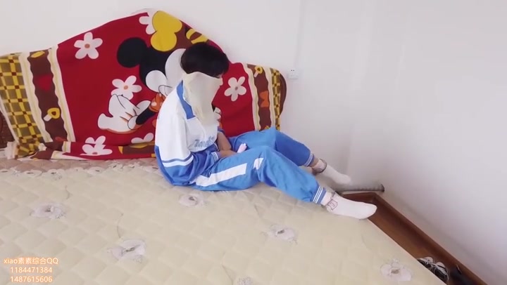 xiao素素 校服运动鞋白色棉袜 被大叔TJ系列（第一集） Preview 3