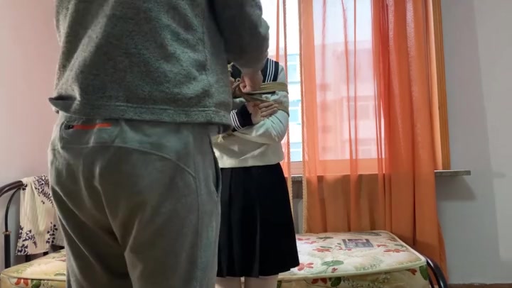 玩奴原创 初绑果果，非常怕痒的小美女出镜，白色jk白袜tk，超紧连头驷马束缚马具口球挣扎，口水拉丝. Preview 1