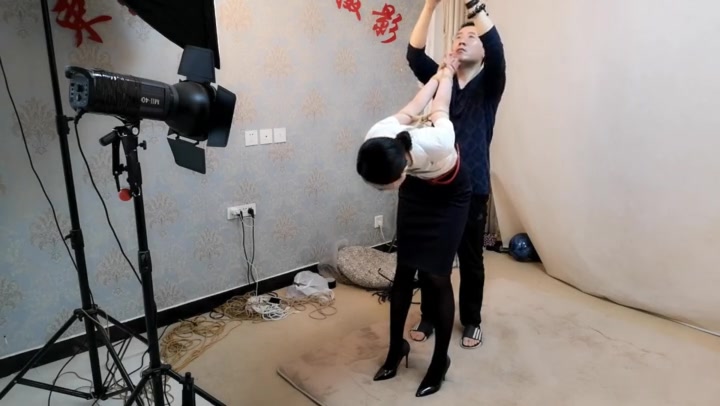 随心原创 雅熙 黑丝白衬 直臂鞭打 极限并肘驷马吊 Preview 1