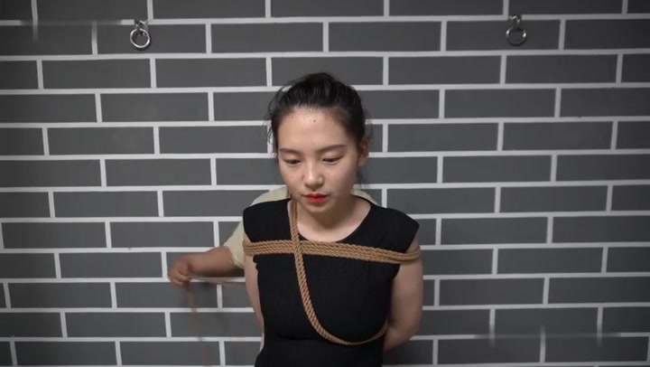 一绳有你 被骗的大学生做绳模被鞭策捆绑挠脚心 Preview 1
