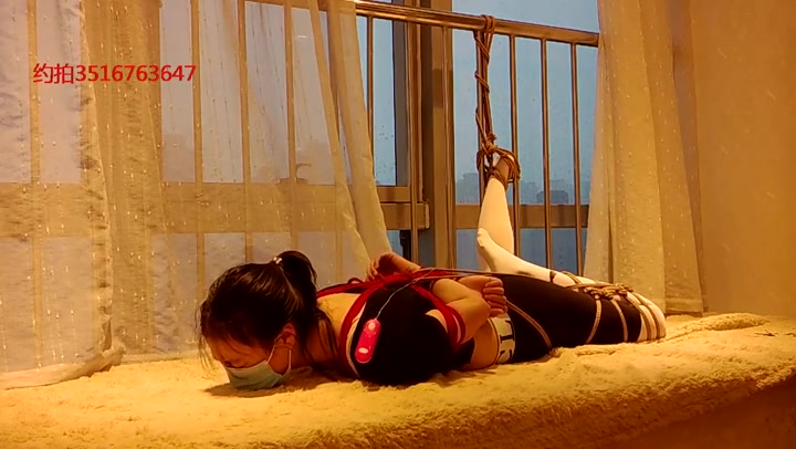 江山原创 同一个地方绑同一对母女， 在女儿的面前给母亲滴蜡还要问女儿是否想体验给母亲滴蜡，得到了无数的白眼 Preview 4