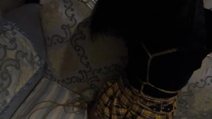 网友原创_短裙肉丝蒙眼封嘴紧缚挣脱挑战 家教兼职初次捆绑体验 Preview 1