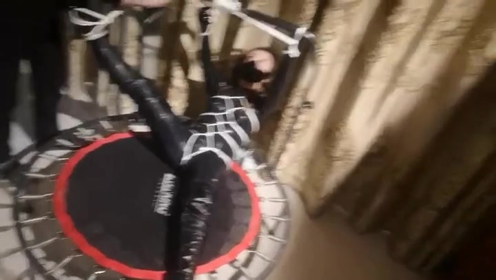 逍遥骑乐 女高管下班不回家，直接来见主，自觉穿上乳胶衣过膝长靴，龟甲四肢蜘蛛绑强G Preview 1