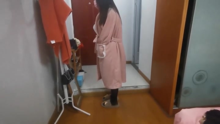 我的媳妇 第十八弹、外出惊魂、楼道与人擦肩而过、玩具声引来路人异常目光、玩大了. Preview 2