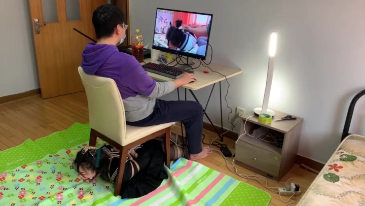 玩奴原创 jk黑丝小美女果妹的超紧驷马椅下超羞耻调教，tk，sp，人肉脚垫 Preview 4