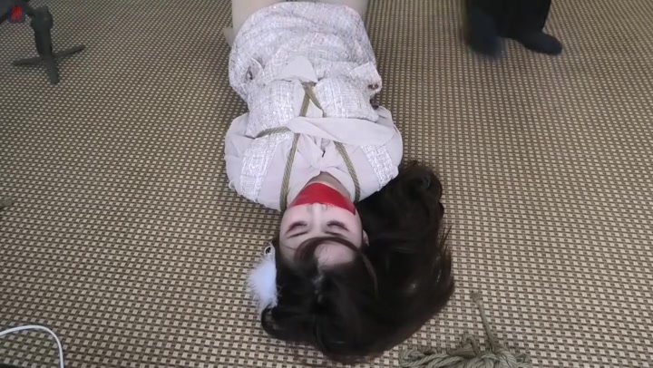 绳之韵 小九妹，4S店的捆绑游戏结束，押解一只穿着绳衣的小美妞回家 Preview 3