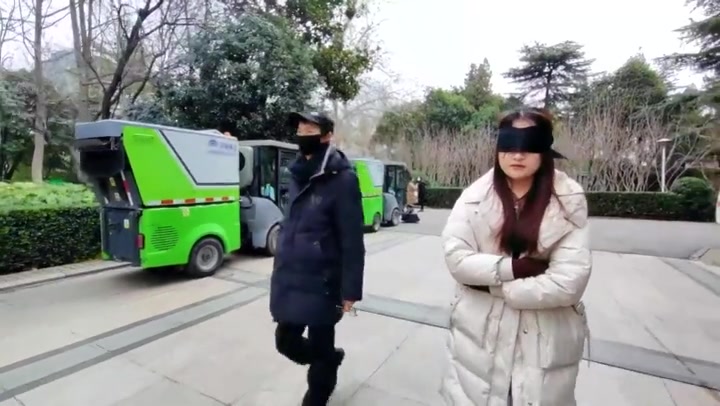 一绳所爱 小花影蒙眼逛公园 Preview 4
