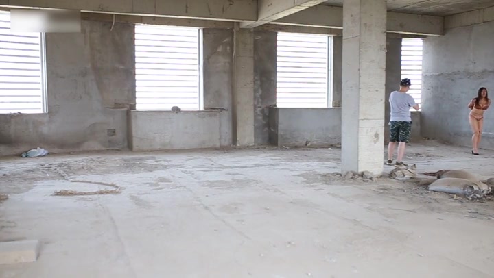 [网友原创] 虐恋天使_培培户外-烈日高温下 挑战建筑工地内衣负重行走 Preview 4