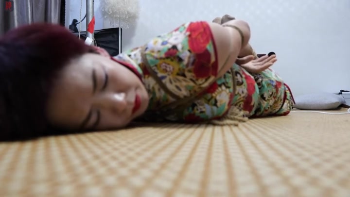 绳之韵 轻熟少妇紫菱的另类兼职（第三集）地板驷马、丝足TK. Preview 2
