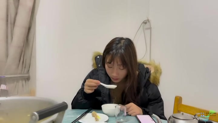 千凡传媒 绳衣kb外出吃饭，路上解开衣服 Preview 2