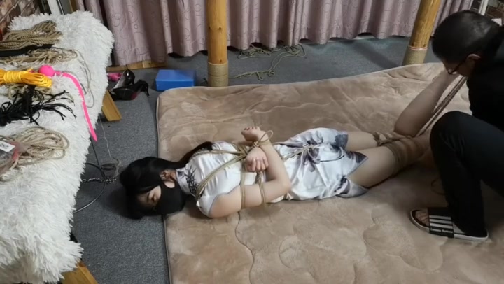束缘阁 杨蕊 旗袍缚 柱子上丝袜头套和驷马 Preview 4