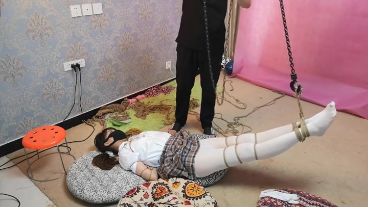随心原创 杨蕊 JK学生服 滑轮到吊 倒链拉起来的极限五花固定 白丝脚尖垫地 Preview 3