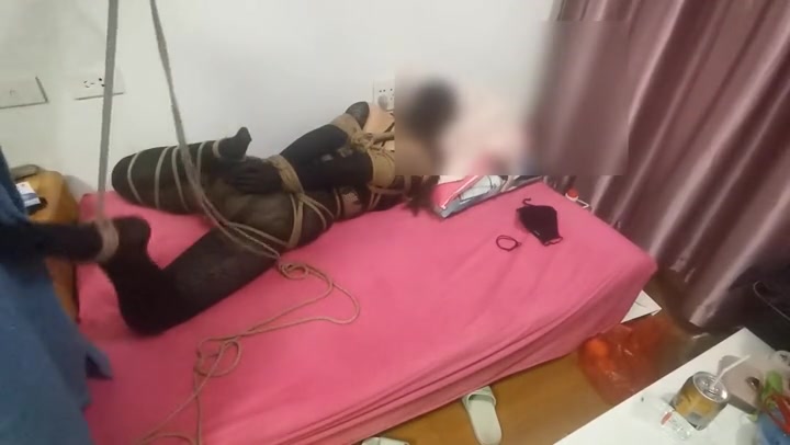 我的媳妇 第21弹、全身紧缚、口球、驷马、挣扎、结果被我丢家里放置 Preview 2
