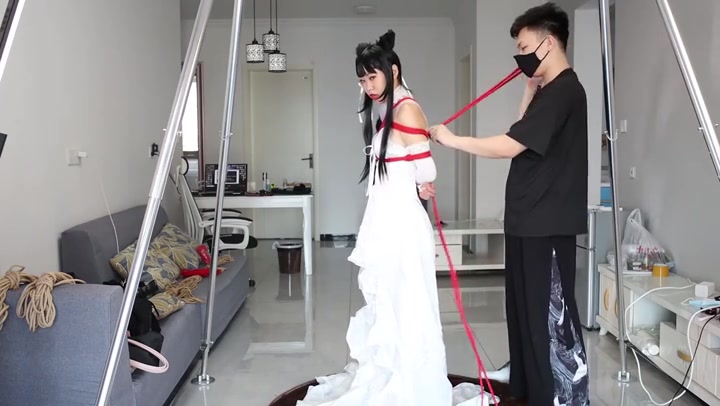 心悦艺束 可知什么是漫画腿，漫画腿少女草莓得COS第一弹，碧蓝航线爱宕犬花嫁COS Preview 1