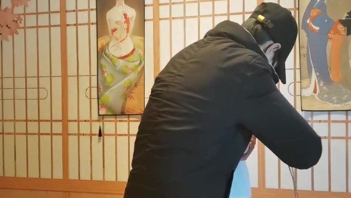 一绳所爱 佩琪捆绑蒙眼堵嘴，挠痒鞭打，女孩很单纯很害羞 Preview 1