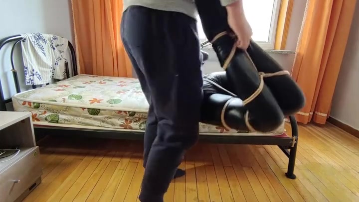 新人菁菁暴绑驷马桌下弃置 Preview 4