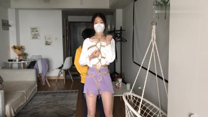 学姐学妹 订拍龟甲紧缚初体验 解语第一次体验龟甲，马丁靴+超短裤+闪光+肉丝，脱靴桃缚 Preview 1