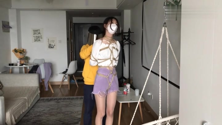 学姐学妹 订拍龟甲紧缚初体验 解语第一次体验龟甲，马丁靴+超短裤+闪光+肉丝，脱靴桃缚 Preview 2