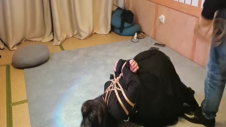 一绳所爱 小美女仙仙各种捆绑打耳光 Preview 1