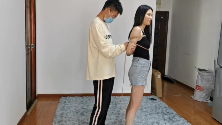 奥特曼 宝妹带着表姐来体验捆绑逃脱 Preview 1