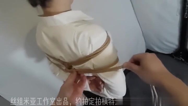 丝组米亚 女白领下班后的绳艺调教，吊缚加抚摸，叫声连连 Preview 1
