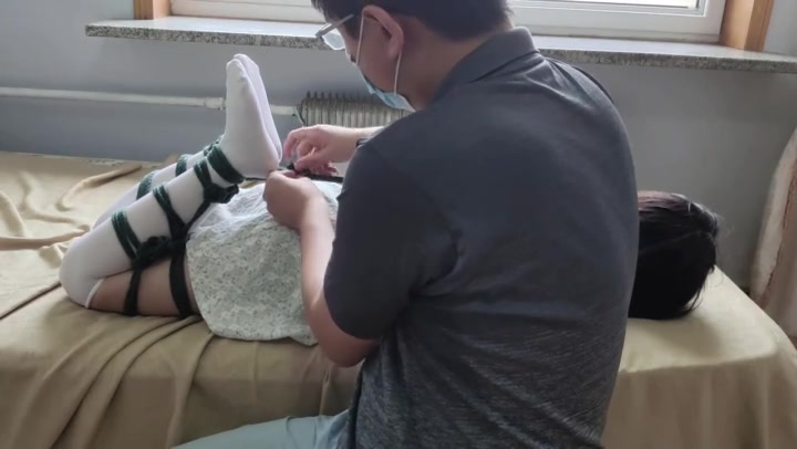 玩奴原创 惊喜小舔犬梦竹，史上最长舌！高速舌舔，牢牢堵嘴。窗台放置！ Preview 1