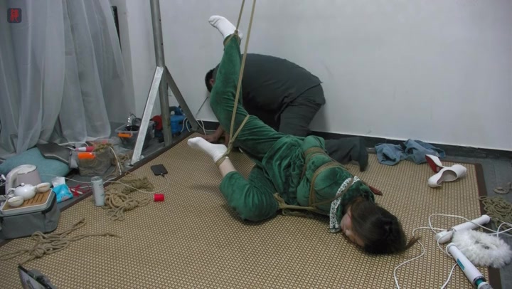 绳之韵 绳捆索绑的小九妹毛茸茸的睡衣，棒棒伺候，听她讲述自己的情感小纠结 Preview 3