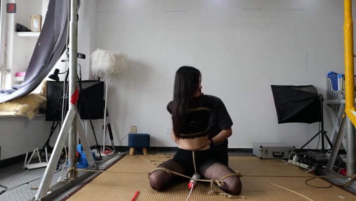 绳之韵 菲菲黑丝游戏（第五集）户外归来继续虐！刑架下的重口蹂躏结束篇 Preview 1