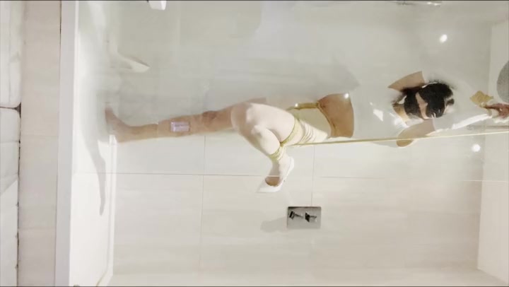 柯柯原创 吊缚特辑，强制踮脚罚站！并腿+单脚两种吊绑、JK、水手服、OL、迷你上衣、肉丝+黑丝吊绑 Preview 4