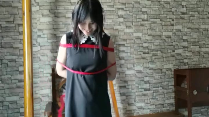 一绳所爱 女绳师和新来的模特边聊天边玩绳子 Preview 1