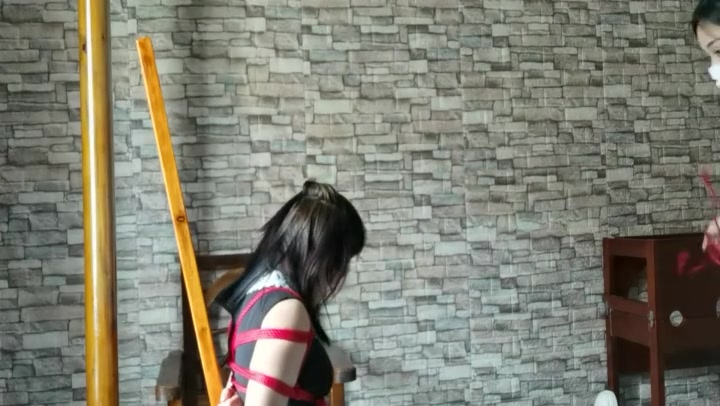 一绳所爱 女绳师和新来的模特边聊天边玩绳子 Preview 2